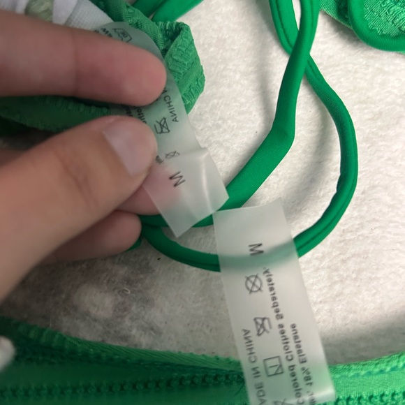 Bundle of 2 bikini sets and 2 bikini tops - Picture 2 of 5